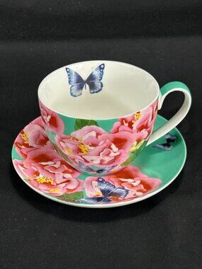 beautiful over size tea cup & saucer set. Maxwell & Williams GABBY MALPAS